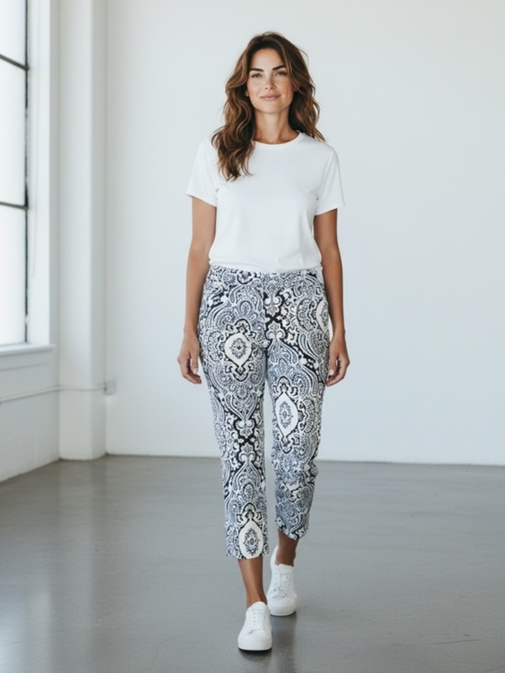 J. Crew Printed Crop Pants in blue Black & White size 8 summer